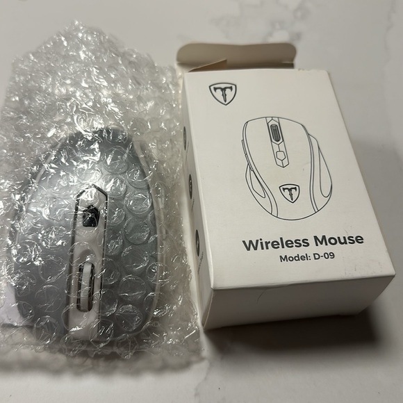 NWOT- VicTsing Wireless Silver-Gray and White Portable Mouse with USB Receiver - Picture 3 of 13